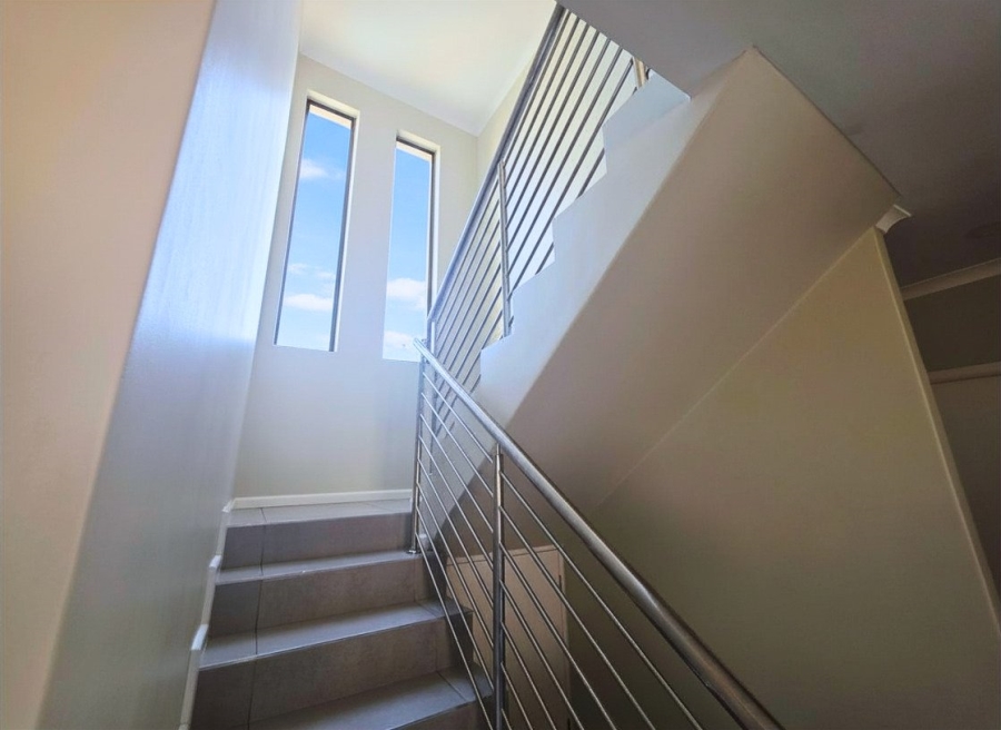 5 Bedroom Property for Sale in Sandown Western Cape